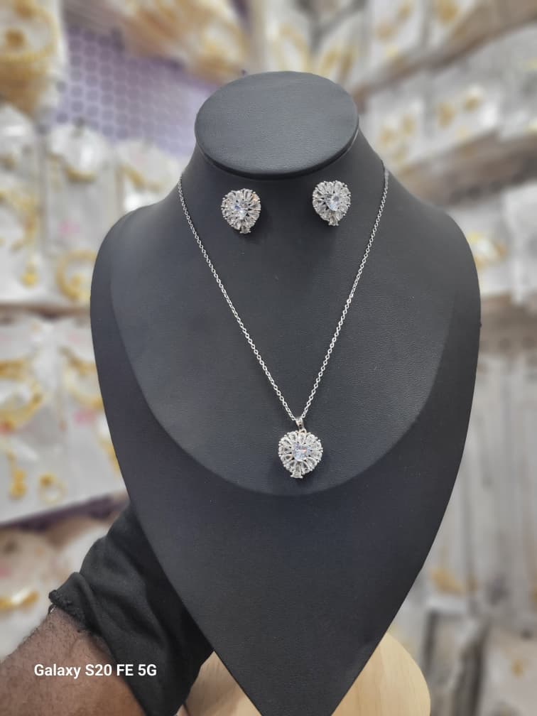 Female earrings, chain and pendant - Image 4